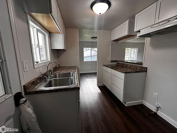 5th image of 109 SE 3rd St