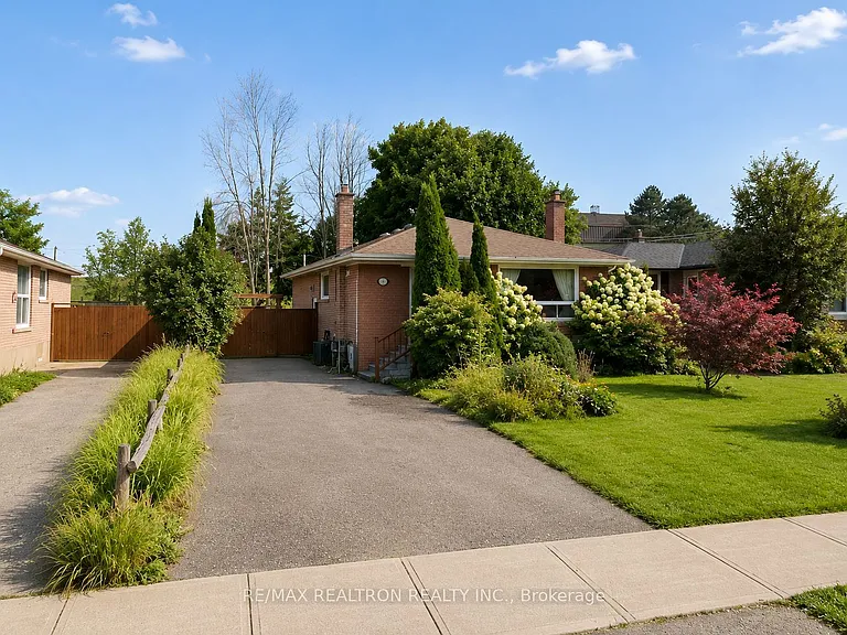 13 Aurora Heights Dr #BASEMENT — Photo 1