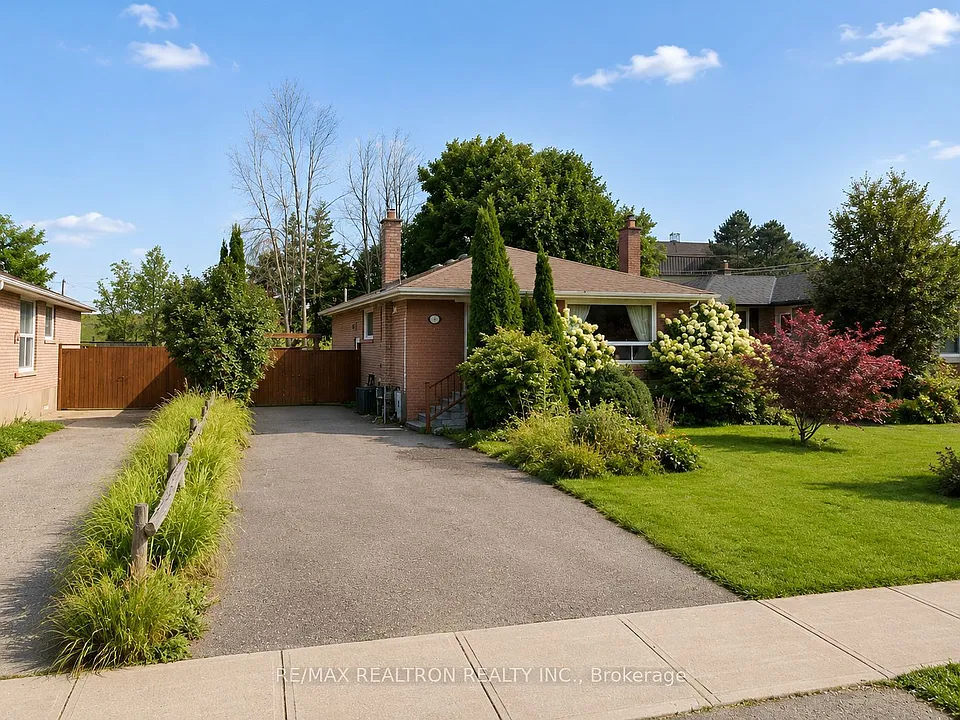 13 Aurora Heights Dr #BASEMENT