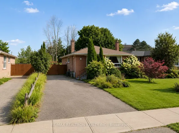13 Aurora Heights Dr #Basement, Aurora, ON L4G 2W3