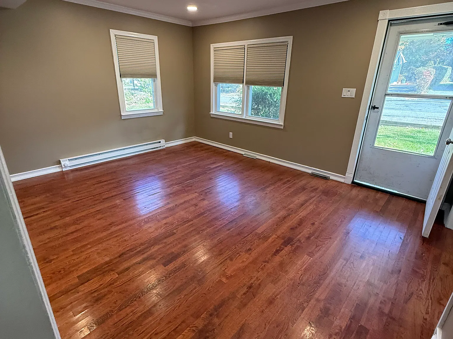 3 bed, 1183 sqft, $3,300 — Photo 3
