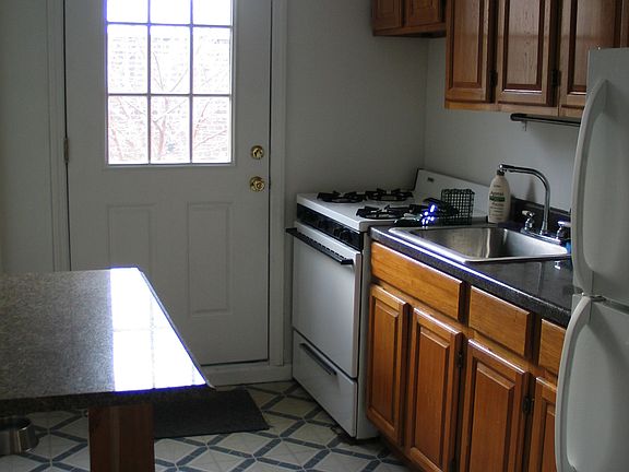 5th image of 3906 44th St