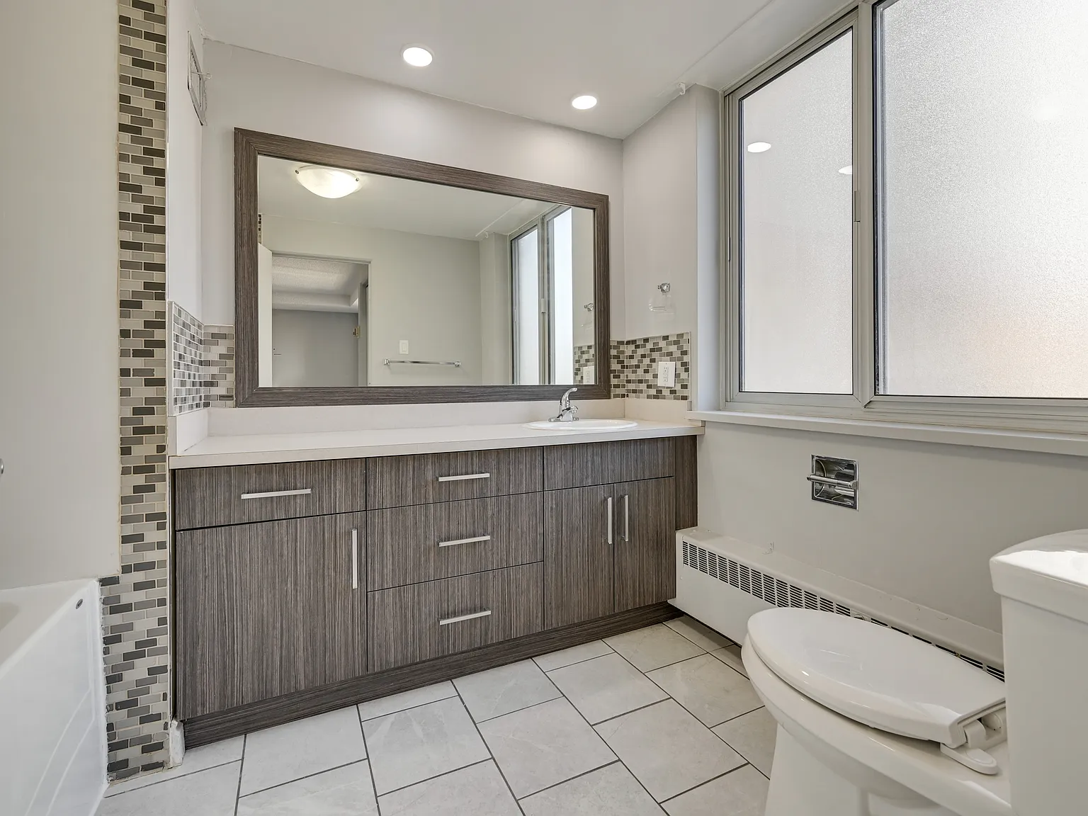 Valleyview Manor — Photo 3