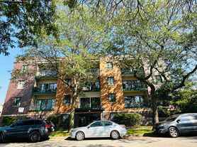 4625 W Lawrence Ave