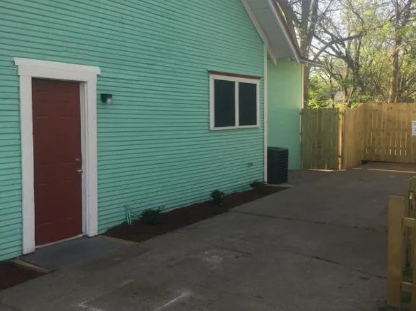 811B Bishop St, Commerce, TX 75428