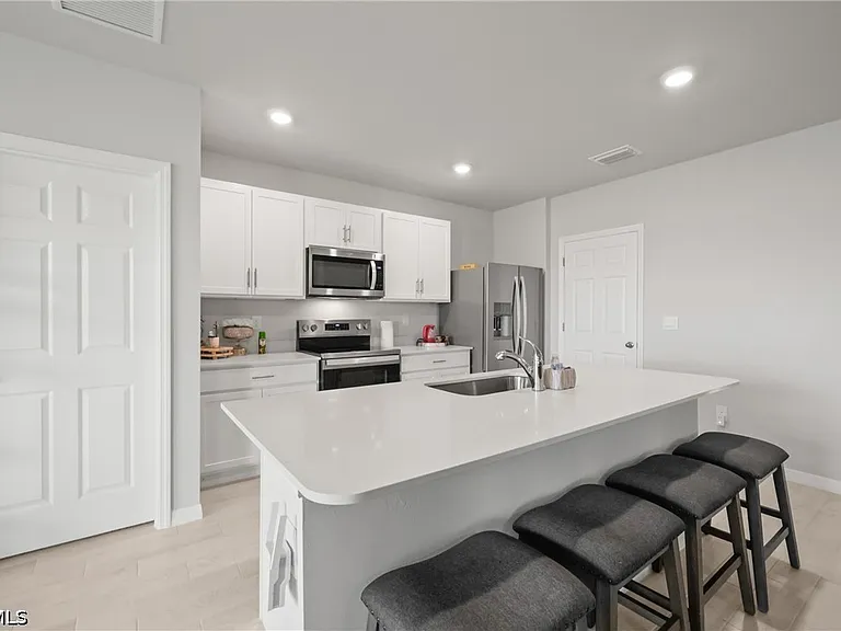 2621 Table Coral Trl — Photo 8