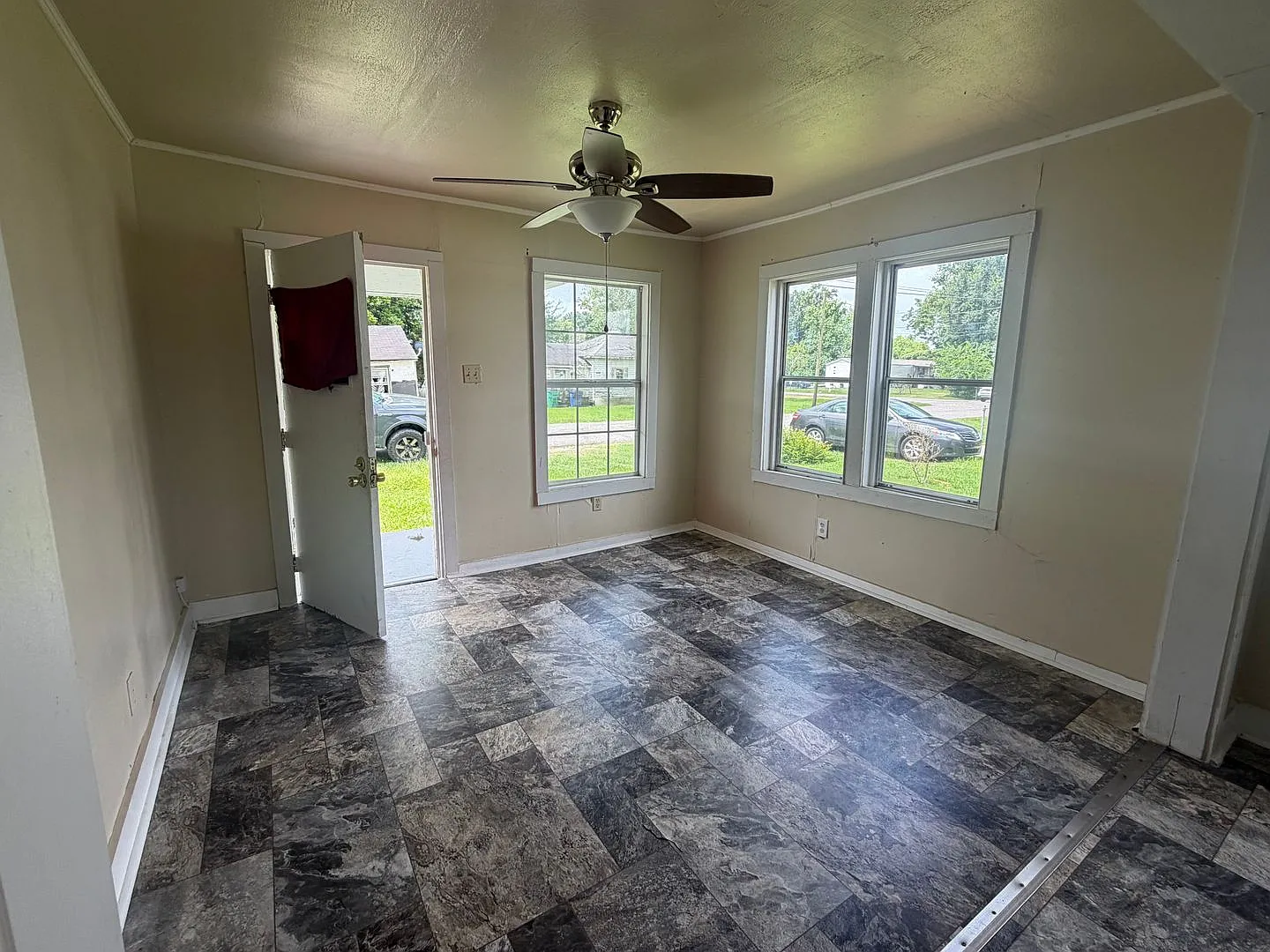 2 bed, 900 sqft, $800 — Photo 4