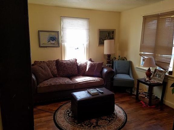 3rd image of 2520 Louise St