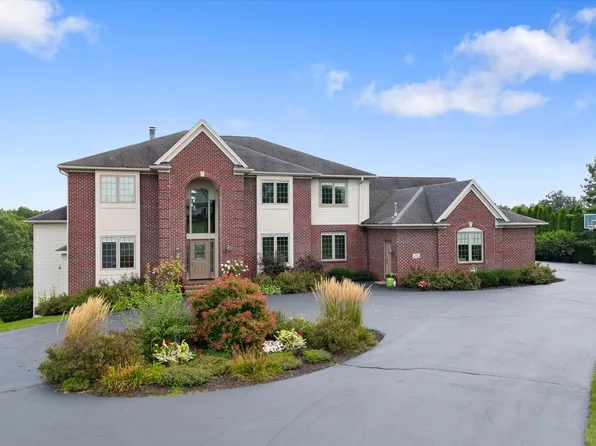 S96W32925 Hickorywood TRAIL, Mukwonago, WI 53149