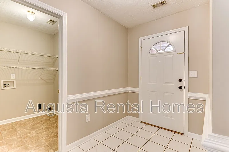 4 bed, 2.0 bath, 1551 sqft, $1,880 — Photo 4