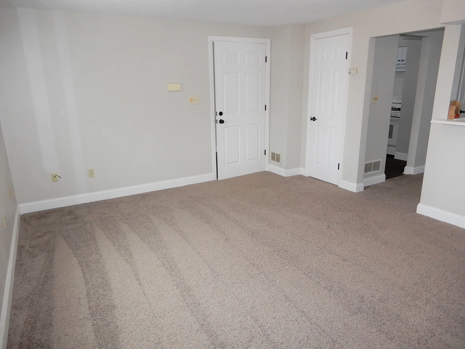 2 bed, $895 — Photo 2