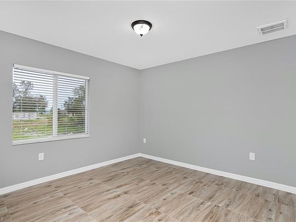5th image of 1117-1119 Ichabod AVE S