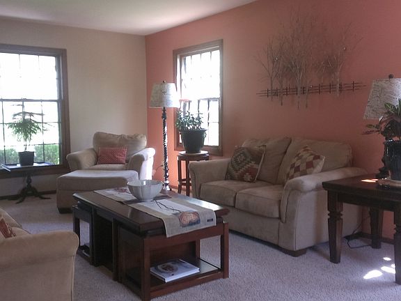 4th image of N73W26621 Thousand Oaks Dr