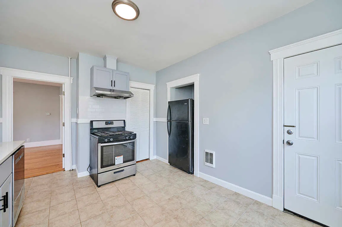 2 bed, 1100 sqft, $2,700 — Photo 2