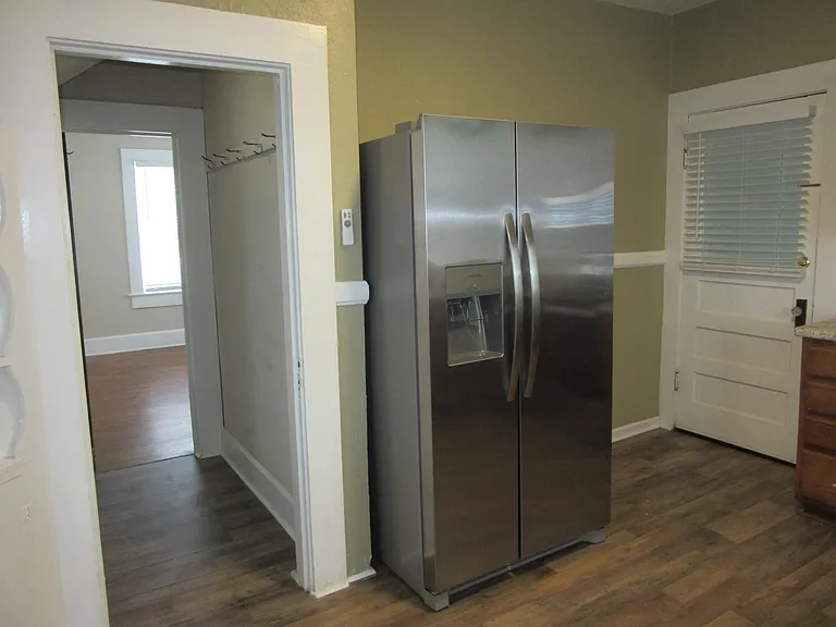 207 E Ann St — Photo 11