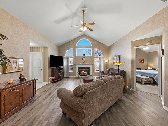 5th image of 166 Canterbury Ct