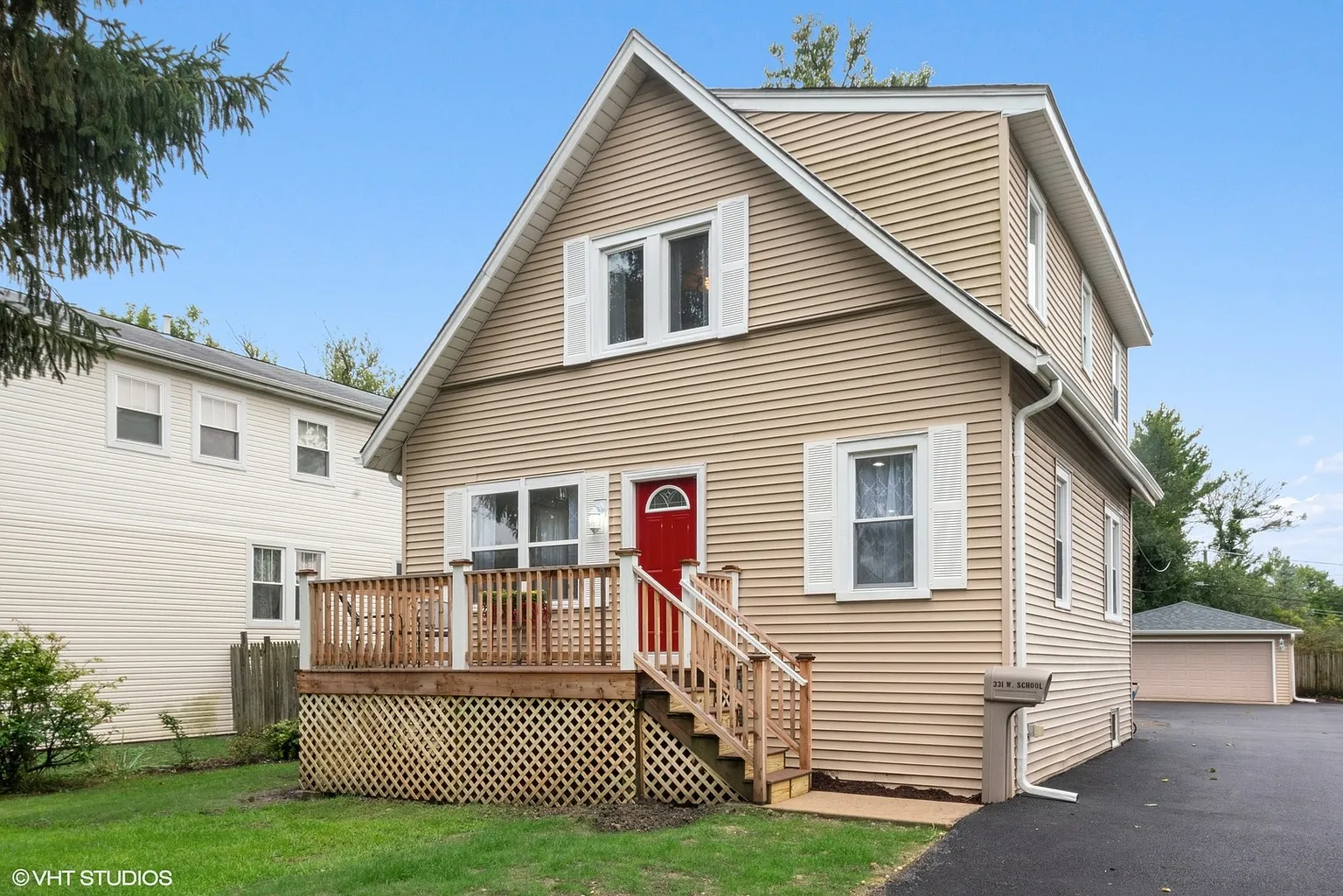 331 W School St photo 1