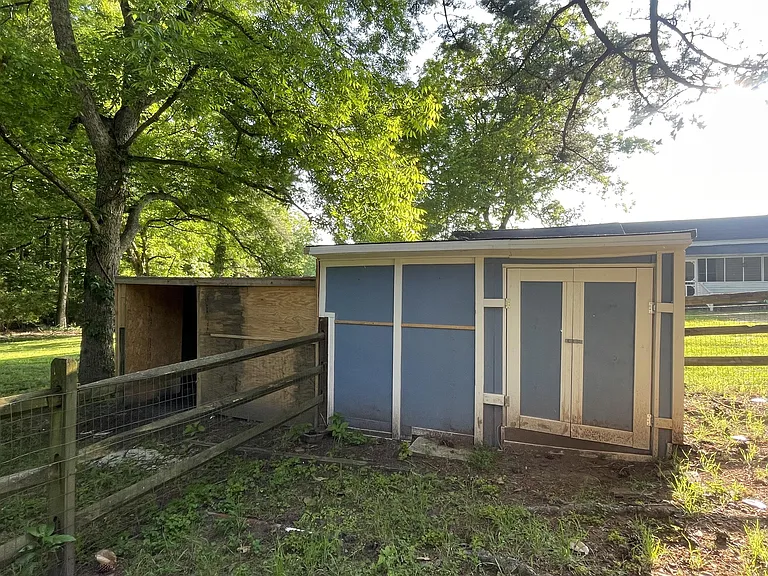 605 W South Main St — Photo 3