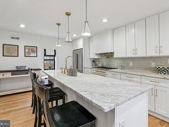 5th image of 41 Belmont Ave