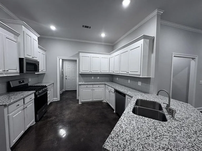 235 Chartleigh Cir — Photo 4