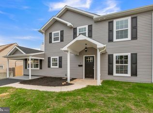 11 Woodbine Rd, Levittown, PA 19057