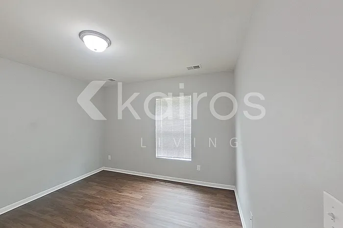 1010 E Macree Ter — Photo 12