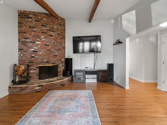 5th image of 150 Woodlawn Ct