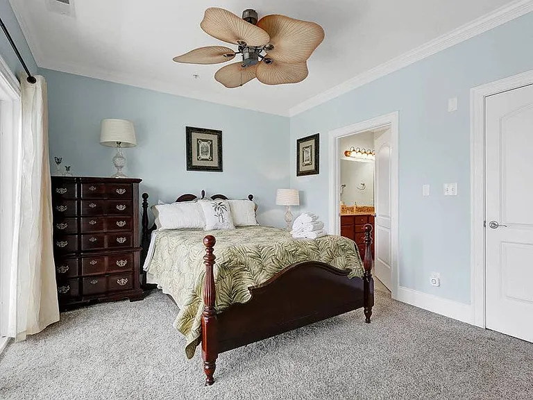 305 S Lake Park Blvd #106 — Photo 26