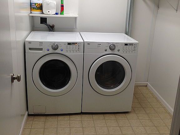 4th image of 1219 NE Deerbrook Cir