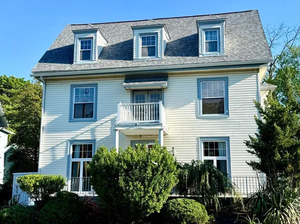 9 W Cedar Ave, Merchantville, NJ 08109