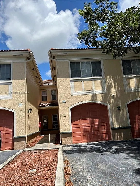 1 bed, 1.0 bath, 850 sqft, $2,200 — Photo 1