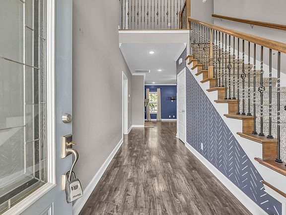 3rd image of 374 Rye Dr