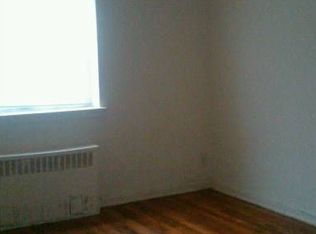 4233 192nd St, Flushing, NY 11358