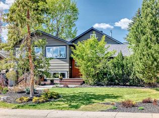 43 E Westview Dr SW, Calgary, AB T3C 2R8