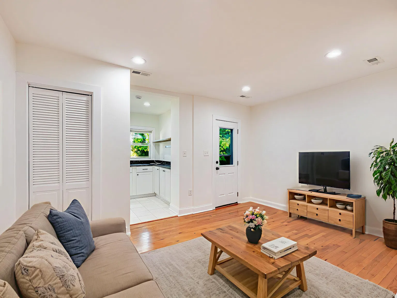 1 bed, $1,700 — Photo 2