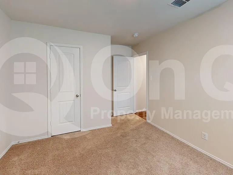 5322 Longshadow Dr — Photo 14