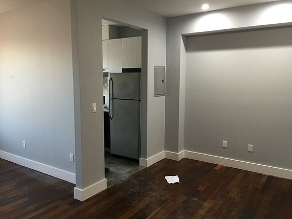 3rd image of 650 Kosciuszko St APT 2B