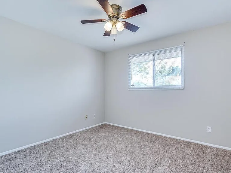 2439 E Del Rio Dr — Photo 14
