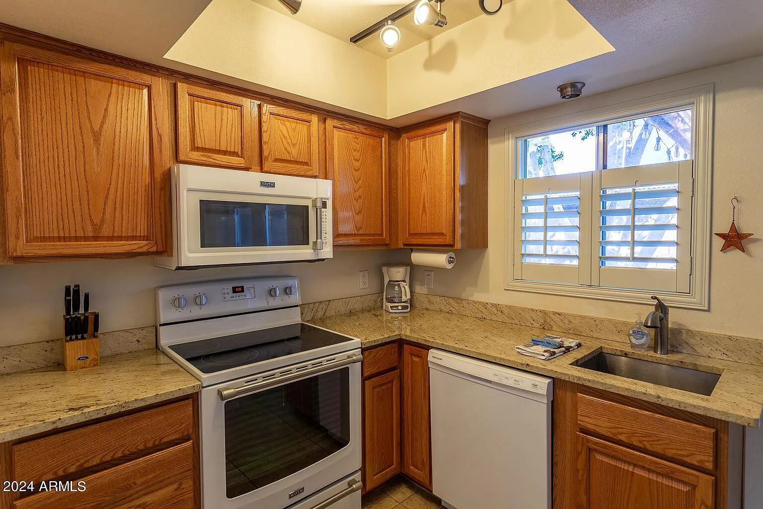 2 bed, 1.0 bath, 782 sqft, $1,800 — Photo 3