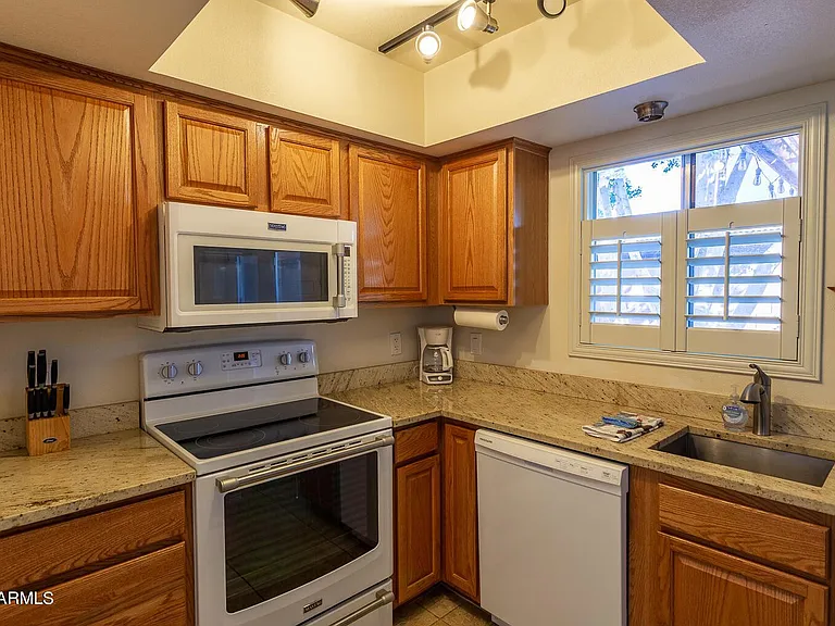 8357 E Thomas Rd — Photo 3