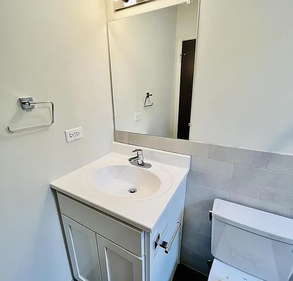 1371 S California Ave #2W — Photo 29