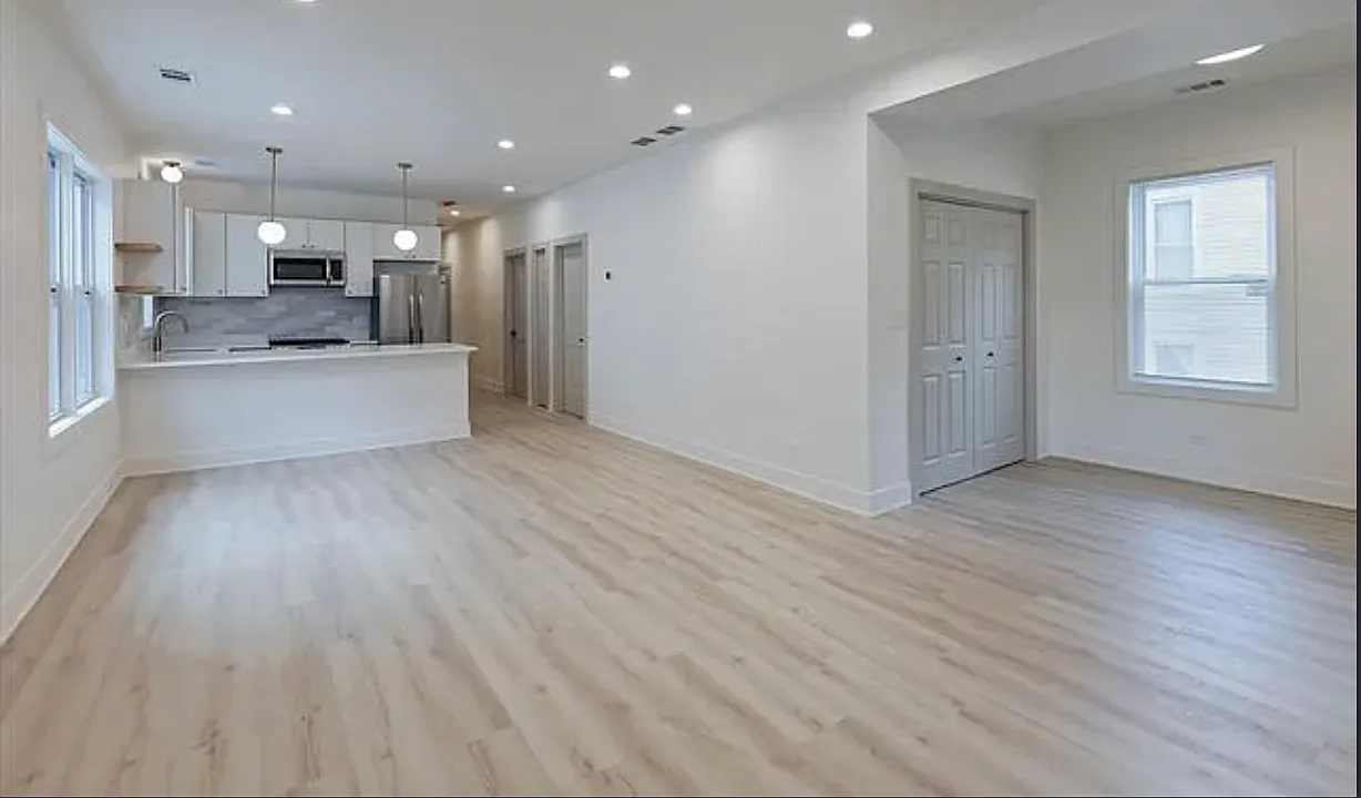 3 bed, 1100 sqft, $2,300 — Photo 3