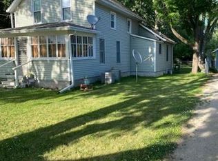 114 S Main St, Seneca, IL 61360