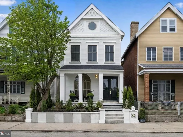 32 Mayflower St, Pittsburgh, PA 15206