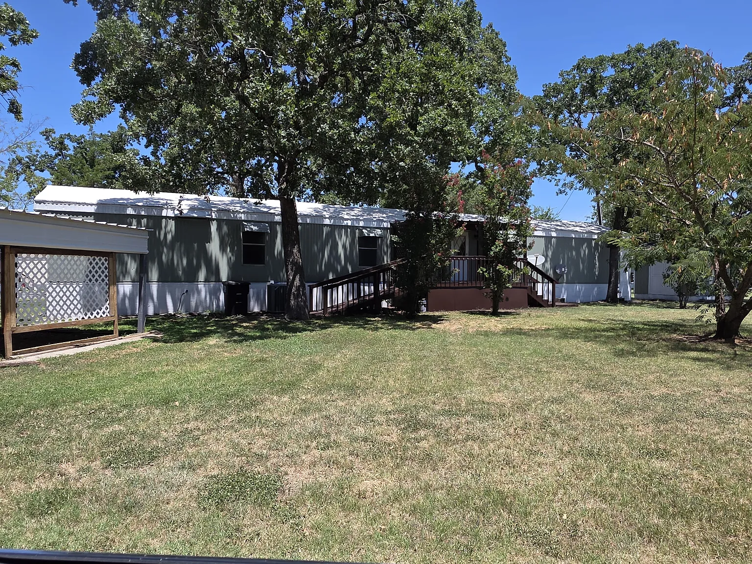 3 bed, 1216 sqft, $1,850 — Photo 1