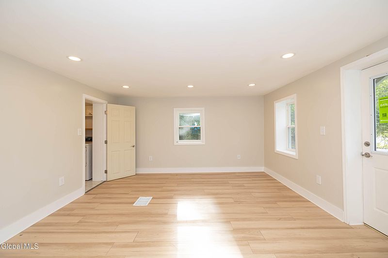 5th image of 223 Luzerne Road