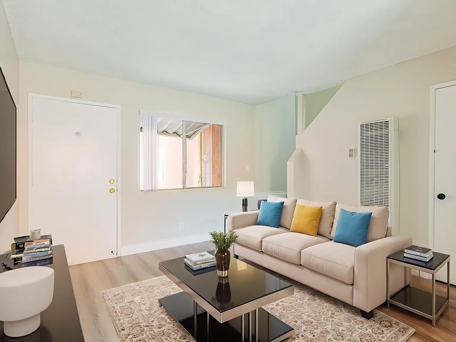 2 bed, 850 sqft, $2,399 — Photo 2