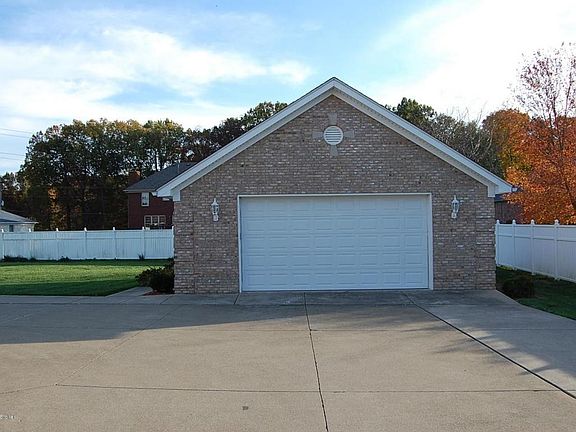 Detached garage
