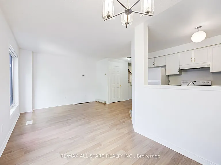 51 Playfair Rd — Photo 13