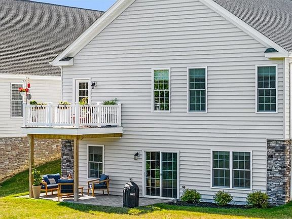 5th image of 299 Jefferson Ln